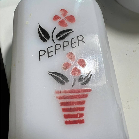 McKee Tipp City Milk Glass Flower Pot Pepper Shaker - Picture 2 of 4